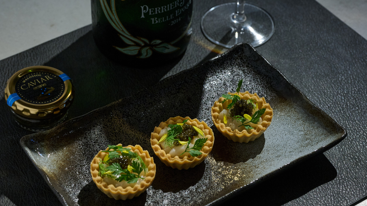 ホタテとキャビアの贅沢タルト
